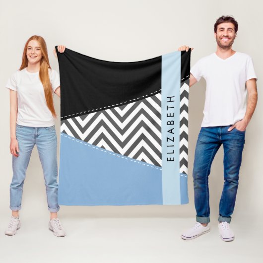 Grijs zigzag, Grijs Chevron, Blauw, Jouw naam Fleece Deken (In situ)