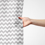 Grijs zigzag, Grijs Chevron, Geometrisch Patroon Sjaal<br><div class="desc">Elegant,  stijlvol en verfijnd zigzagpatroon (chevron) in grijze en witte kleur. Moderne en trendy cadeau,  perfect voor de zigzag-minnaar in je leven.</div>