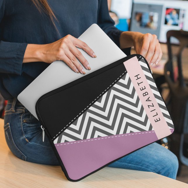 Grijs zigzag, Grijs Chevron, Paarse, Jouw naam Laptop Sleeve (Creator heeft geüpload)