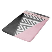 Grijs zigzag, Grijs Chevron, Roze, Jouw naam Badmat (Gekanteld)