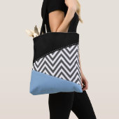 Grijs zigzag, Grijs Chevron, Zigzag Pattern, Blauw Tote Bag (Dichtbij)