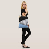 Grijs zigzag, Grijs Chevron, Zigzag Pattern, Blauw Tote Bag (Op model)