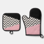 Grijs zigzag, Grijze Chevron, Zigzag Pattern, Roze Ovenwant & Pannenlap Set (Voorkant)