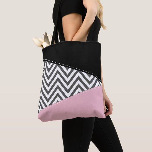 Grijs zigzag, Grijze Chevron, Zigzag Pattern, Roze Tote Bag (Dichtbij)