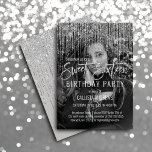 Grijs Zilver Glitter Fringe Foto Zoet 16 Kaart<br><div class="desc">Deze glamoureuze en luxe Sweet Sixteen verjaardagsfeestuitnodiging is het perfecte ontwerp voor het speciale evenement van uw jonge tienermeisje. Het beschikt over een faux sparkly zilveren glitter fringe gordijn met faux glitter typografie op de top van een eenvoudige lichtgrijze achtergrond. Dit ontwerp toont ook een afbeelding van de eregast voor...</div>