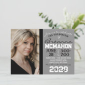 Grijs, Zwart & Wit Afstuderen Fotouitnodiging Kaart (Staand voorkant)