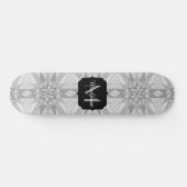 Grijs zwart wit Mozaïek Driehoek Patroon Monogram Persoonlijk Skateboard (Horizontaal)