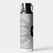 Grijs zwart wit Mozaïek Driehoek Patroon Monogram Waterfles (Voorkant)