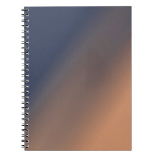 Grijsblauwe en beige gradiënt. notitieboek