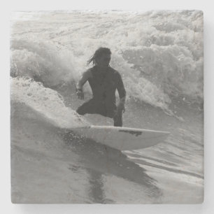 Grijsgetinte surfers op de golven stenen onderzetter