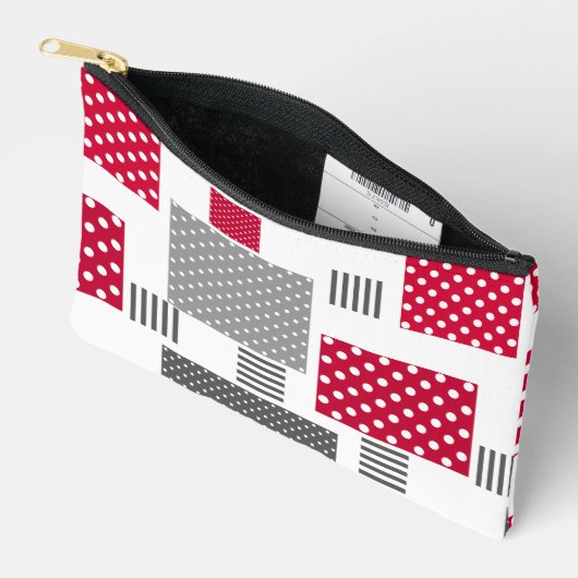 Grijsrode stip patchwork op witte achtergrond etui (Open)