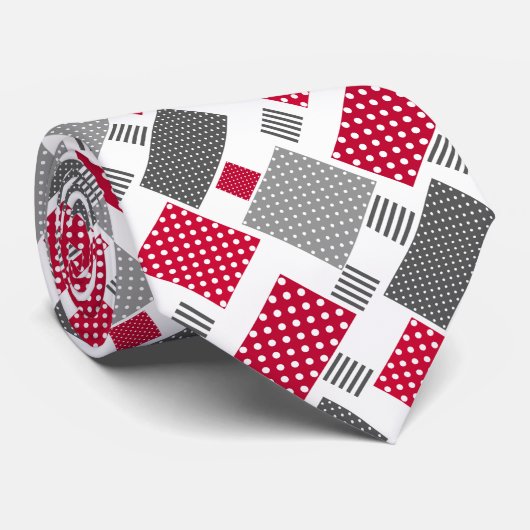 Grijsrode stip patchwork op witte achtergrond stropdas (Opgerold)