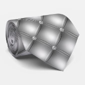 Grijze achtergrond en parels stropdas (Opgerold)