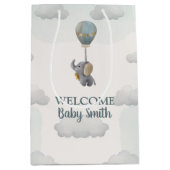 Grijze Baby olifant, hete luchtballon in wolken Medium Cadeauzakje (Voorkant)