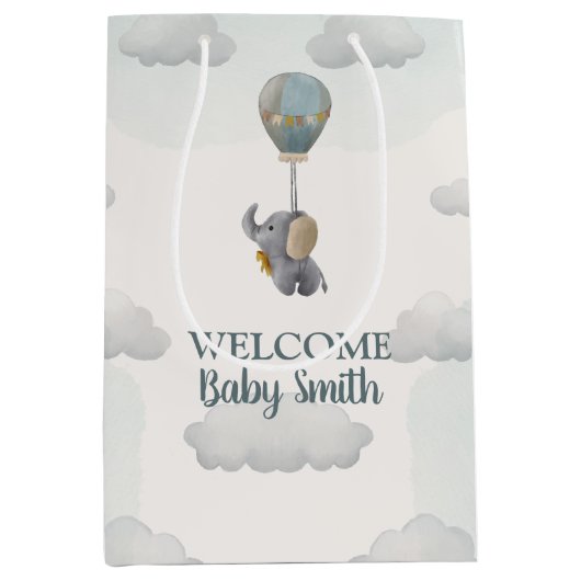 Grijze Baby olifant, hete luchtballon in wolken Medium Cadeauzakje (Voorkant)