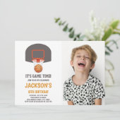 Grijze Basketball-uitnodigingen met foto Kaart (Staand voorkant)