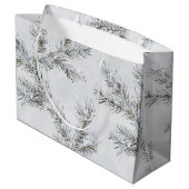 Grijze besneeuwde kerstboomtakken groot cadeauzakje (Achterkant Gekanteld)