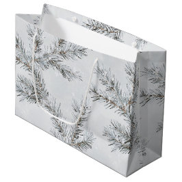 Grijze besneeuwde kerstboomtakken groot cadeauzakje