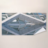 Grijze betonbouw overdag badhanddoek (Badhanddoek)
