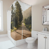 Grijze betonweg 's ochtends douchegordijn (In situ)