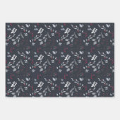 Grijze bladeren en rode bessen op rood, blauw, zwa inpakpapier vel (Voorkant 2)