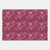 Grijze bladeren en rode bessen op rood, blauw, zwa inpakpapier vel (Voorkant)