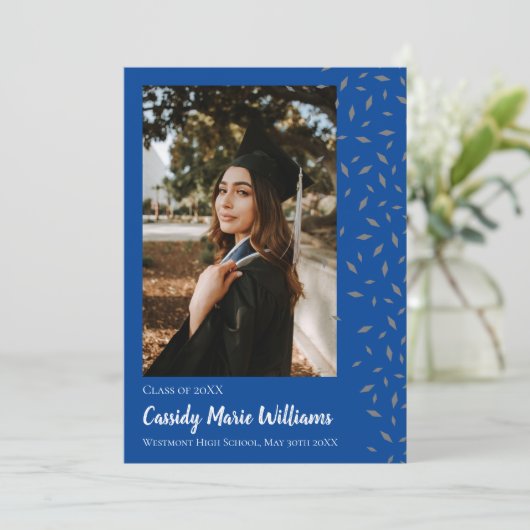 Grijze blauwe Confetti Afstuderen Aankondiging (Staand voorkant)