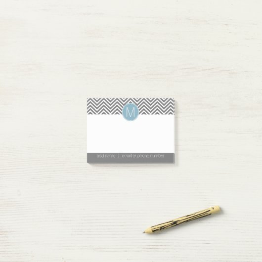 Grijze blauwe kazen met aangepast monogram post-it® notes (Op bureau)