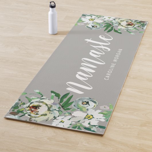Grijze Bloemen Namaste Monogram Yoga Mat (In situ)
