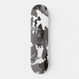 Grijze camouflagepatroon skateboard