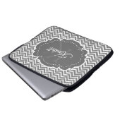 Grijze Chevron Aangepaste laptophoes Laptop Sleeve (Voorkant onderkant)