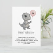 Grijze Dino met Roze Ballon Illustratie Verjaardag Kaart (Staand voorkant)