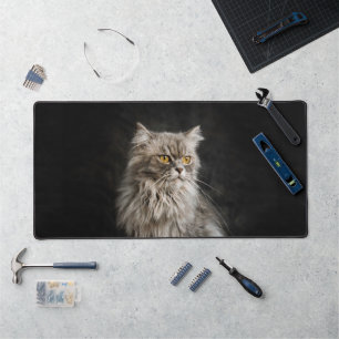 Grijze donzige kat bureaumat