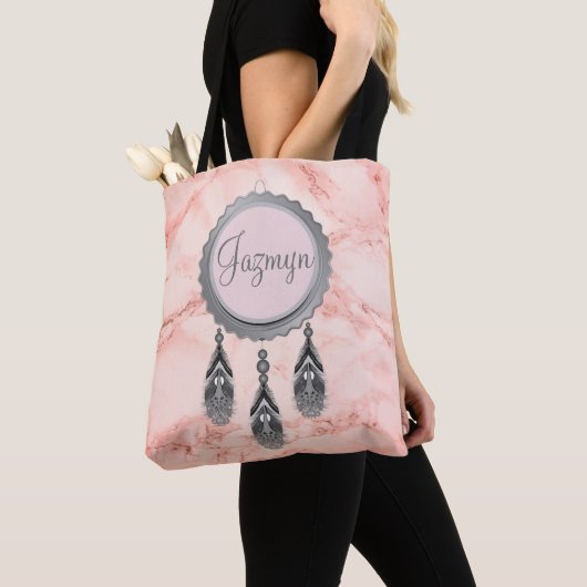 Grijze Dreamcatcher op Roze Marmer Gepersonaliseer Tote Bag (Dichtbij)