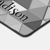 Grijze driehoek retro geometriepatroon Monogram Bureaumat (Hoek)