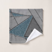 Grijze driehoeksnede met ruwe, donkerblauwe stukke bad handdoek (Wasdoekje)
