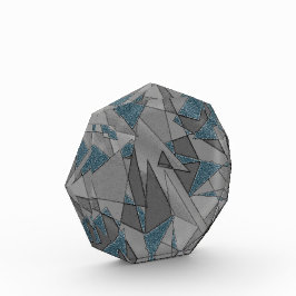 Grijze driehoeksnede met ruwe, donkerblauwe stukke fotoblokken