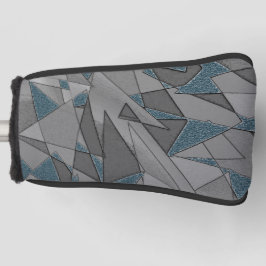 Grijze driehoeksnede met ruwe, donkerblauwe stukke golfheadcover