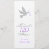 Grijze duif met het menu van het paarse trouwdiner (Voorkant)