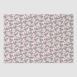 Grijze eekhoorns op roze tissuepapier