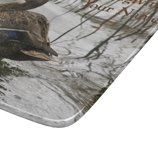 Grijze eend op donker het meer snijplank (Hoek)