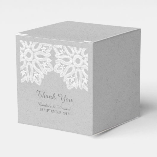 Grijze Elegant Lace Favor Boxes Bedankdoosjes (Voorkant Zijde)