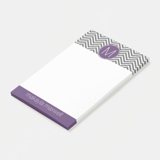 Grijze en Eggplant Chevrons met aangepast monogram Post-it® Notes (Schuin)