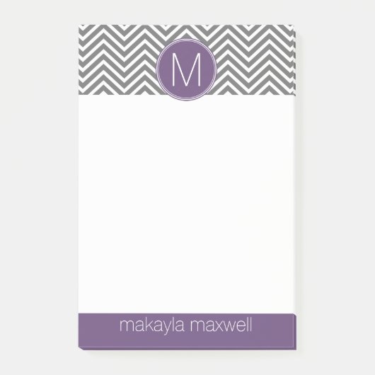Grijze en Eggplant Chevrons met aangepast monogram Post-it® Notes (Voorkant)