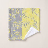 Grijze en gele bladeren op een gestreepte achtergr bad handdoek (Wasdoekje)