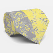 Grijze en gele bladeren op een gestreepte achtergr stropdas (Opgerold)