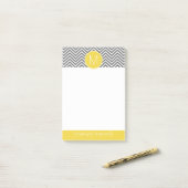 Grijze en gele Chevrons met aangepast monogram Post-it® Notes (Op bureau)