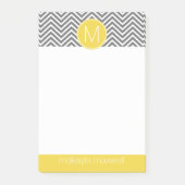 Grijze en gele Chevrons met aangepast monogram Post-it® Notes (Voorkant)