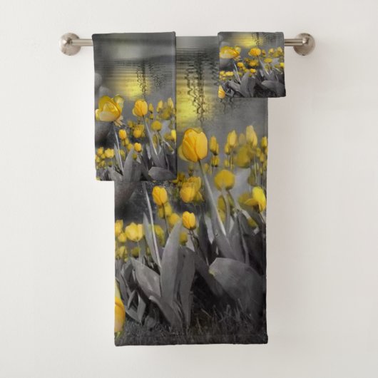 Grijze en gele tulpen met zonsondergang bad handdoek (Insitu)