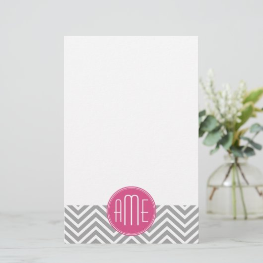 Grijze en roze Chevrons met aangepast monogram Briefpapier (Staand voorkant)